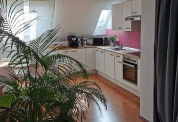 Top gepflegte - gut ausgestattete - helle - geräumige - Dachboden Wohnung