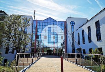 Modernes Büro in verkehrsgünstiger, grüner Lage in Schwalbach (Taunus)