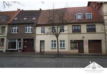Entkerntes Stadthaus mit Baugenehmigung für 3 Wohnungen in Hafennähe zu verkaufen