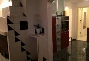 großzügige, sehr individuelle Dachgeschoß-Wohnung mit Kamin zu verkaufen