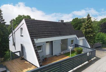 Idyllisches Zuhause inmitten der Natur: Charmante Immobilie am Was