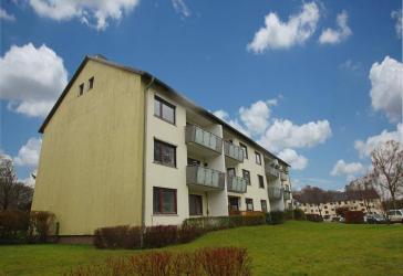 Käufer provisionsfrei. St. Magnus: 3-Zimmer-Wohnung mit Loggia