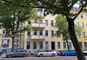 Helle 2-Zimmer-Altbau-Wohnung zentral in Lichtenberg