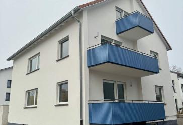 4-Zi.-Wohnung-ERBBAU-OG- mit Balkon und EBK -Komplett Saniert- Erbbauzins monatlich ca. 35.- €