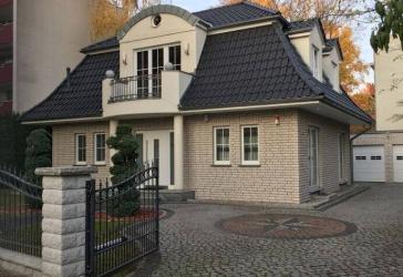 Exklusives Mansarddachhaus mit Keller, Doppelgarage in ruhiger Lage ohne Provision von Privat