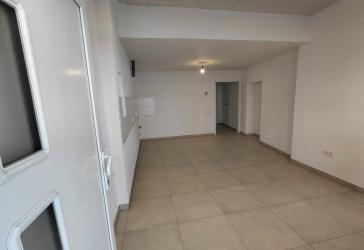 2-Zimmer-Wohnung (Wohnküche + Schlafzimmer + Bad) in Saarbrücken, neu saniert, ruhige Lage, schönes Bad.