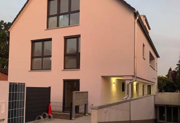 Helles Stadthaus mit 5 Zimmern und Garten
