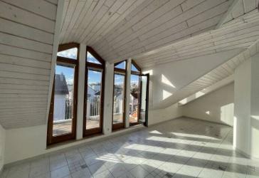 Sonnige und ruhige 4,5-Zimmer-Etagenwohnung mit Balkon in Reutlingen Schafstall zu vermieten