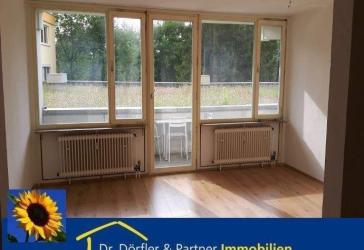Fernwärme mit Wohnung - renovierte 2-Zimmerwohnung mit großem Westbalkon
