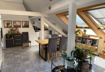 Lichtdurchflutete Dachgeschosswohnung in zentraler Lage