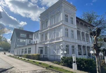 Strandnah: Traditionelle Villa im Herzen des Ostseebades Sellin mit Beherbergungsbetrieb