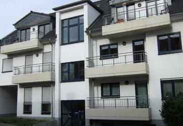 Brühl – 3 Zimmer – 83 m² – 30 m² Garten – Küche – Diele – Dusche/Bad/WC – Fußbodenheizung – PKW-Stellplatz – 996,-- € – ab 1.9.2026