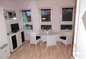 Schön eingerichtetes 1-Zi.-Apartment im Grünen, Singleküche, Duschbad