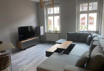 2-Zi-Whg. vollmöbliert mit Balkon, PKW-Stellplatz