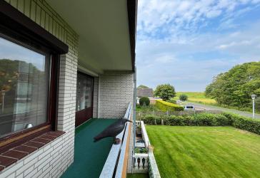 Westerdeichstrich/Stinteck: Gemütliche 2 Raum Wohnung mit einem Balkon und KFZ-Stellplatz am Haus