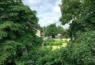 Helle und gut geschnittene Zwei-Zimmer-Wohnung mit Balkon und Einbauküche (55,8m²) zu verkaufen