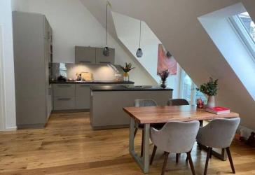 Traum Wohnung in Solln mit Einbauküche und 2 Balkonen!