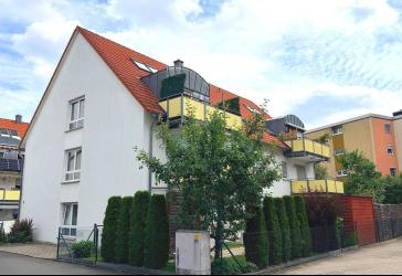 Sonnige 3 Zimmer Wohnung mit Balkon und Tiefgaragenstellplatz