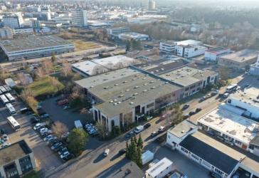 **SOFORT VERFÜGBAR** ca. 1950 m² Hallen- und ca. 250 m² Bürofläche ? mit Rampe ? Ebenerdig ?