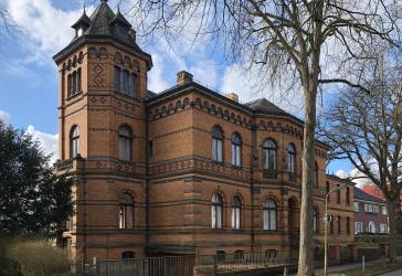 Einzigartiges Anwesen: Denkmalgeschützte Villa mit traumhaftem Weser-Blick in Bremen-Vegesack