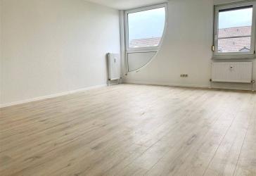 Frei! Lichtdurchflutete 2-Zimmer-Wohnung mit Gäste WC...