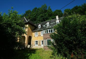 +Entwicklungspotenzial - stark sanierungsbedürftiges Einfamilienhaus mit wunderbarem Waldzugang+