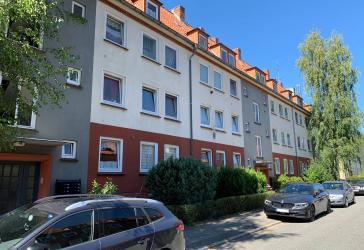 Altbauwohnung wartet auf freundliche Mieter.