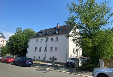 Wunderschöne große Dachgeschoßwohnung, Küche , WZ und 5 SZ , Fußbodenheizung , neu saniert