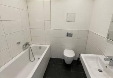 Geräumige, moderne 5-Raum-Wohnung mit Balkon und Einbauküche!
