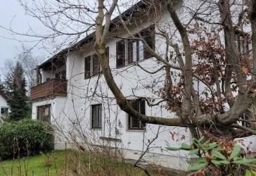 Schöne 4-Zi.-Wohnung mit Balkon in bevorzugter Wohnlage