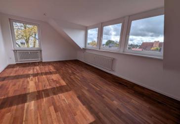 Helle großzügige 3-Zimmer-DG-Wohnung