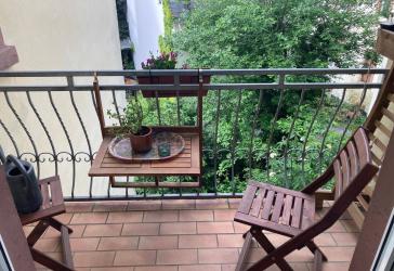 Wohnen am Günthersburgpark mit Balkon, Stilaltbau mit drei Zimmern