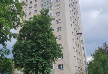 PROVISIONSFREI vermietete 3-Zimmer-Wohnung mit Balkon, im 4. OG eines Mehrfamilienhauses