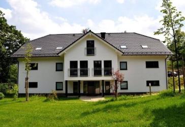 Heizen mit *Erdwärme* und Wohnen im Erdgeschoss und großer Terrasse ab 01.11.2025