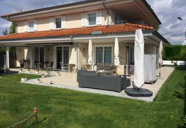 Große und modern-luxuriös ausgestattete Villa im Toskana-Stil am Hamburger Stadtrand zu verkaufen
