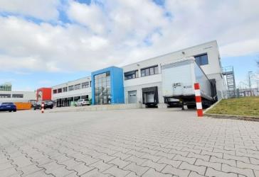 ++ ca. 2.100 m² Hallen- und Bürofläche (Rampe | 9 m UKB) nähe Flughafen zu vermieten ++