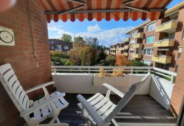 Top Wohnung / neues Vollbad/ EBK/ Fußbodenheizung/ 2 Balkone/ möbliert/ lichtdurchflutet/ frei ab 01.09.2026