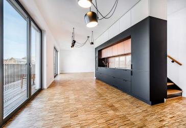 Atemberaubender Panoramablick über Berlin: Stilvolles Penthouse in Mitte mit zwei Balkonen und großer Dachterrasse