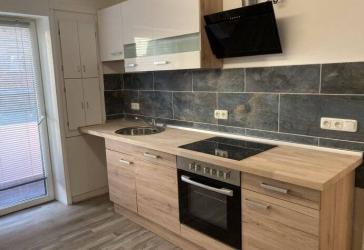 Lichthelle 3 Zimmer Einheit mit Einbauküche und Balkon ab Juni verfügbar