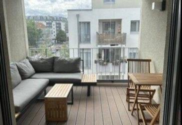Lichtdurchflutete Wohnung mit flexiblen Verglasungsbalkon