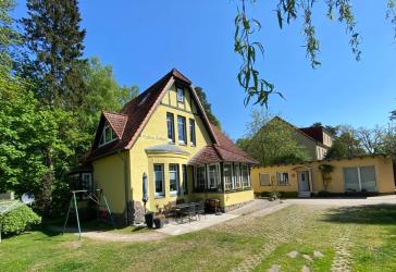 zwischen Nationalpark und Müritz - klassische Villa mit Bungalow, Doppelcarport und großem Grundstück in idyllischer Lage