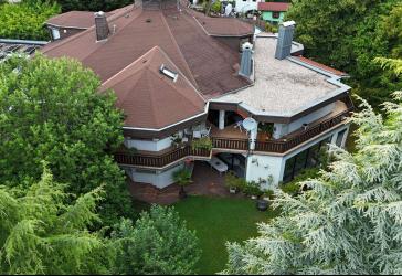 Villa im Kurort Weiskirchen mit großem Wellnessbereich - Dieses Haus lässt keine Wünsche offen