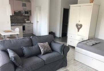 Helle, voll möbl. 1-Zi-Wohng. mit Balkon, TG und Aufzug im Frankfurter Bogen
