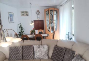 == Gepflegte 3,5 Zi. ETW == 329.000 € == Bj 1985 == saniertes Bad == inkl.2 Balkone-EBK- = Garage im Haus =