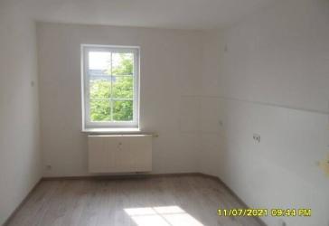 4-Raum-Dachgeschoss-Wohnung in Gablenz mit Laminat und Tageslichtbad