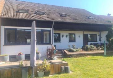 Großzügiges lichtdurchflutetes Zwei-Generationenhaus in schöner Stadtrandlage