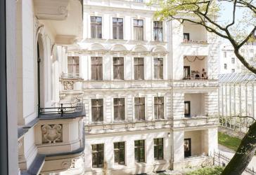 Ihre Altbauwohnung: Bezugsfreie 3 Zimmer in historischem Gründerzeit-Ensemble