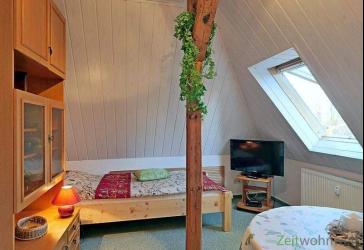 (EF0083_Y) Arnstadt: Arnstadt, möbiertes Zimmer mit eigenem Bad in ruhiger Wohnlage, Garten, an Wochenendheimfahrer