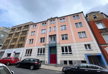tolle, geräumige, renovierte 4,5 Zimmer Wohnung im Herzen von Hof
