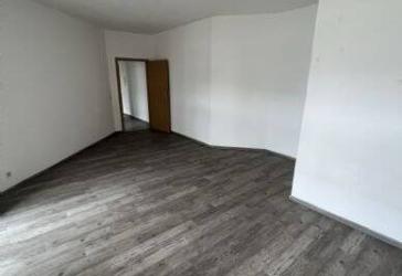 ERDGESCHOSS: Großzügige, schöne 3-Zimmer-Wohnung mit Balkon